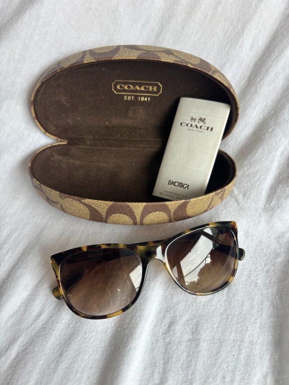 Coach Blakely HC8117 Dark Vintage Tortoise Sunglasses + Case